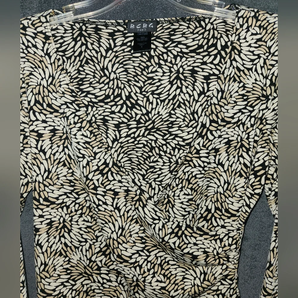 BCBG Paris Black and Cream Patterned Top Size Small - Picture 4 of 6